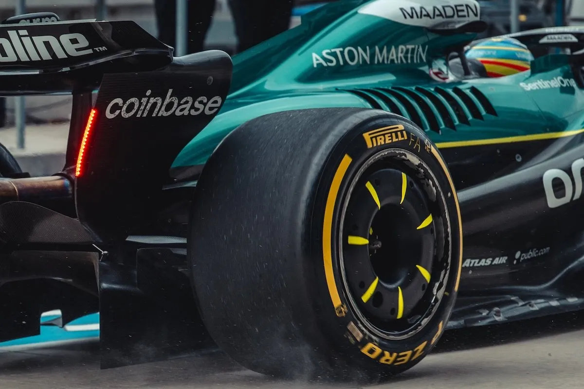 Az Aston Martin lecsapott a Racing Bulls stratégiai szakemberére