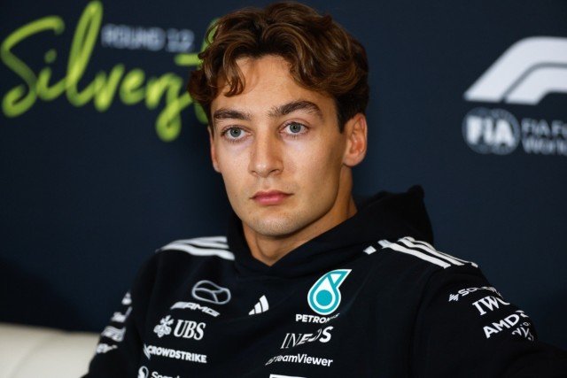  és  - Russell egyetért Hamiltonnal a „fűnyírófutammá” váló rajt ügyében a Mexikói Nagydíjon