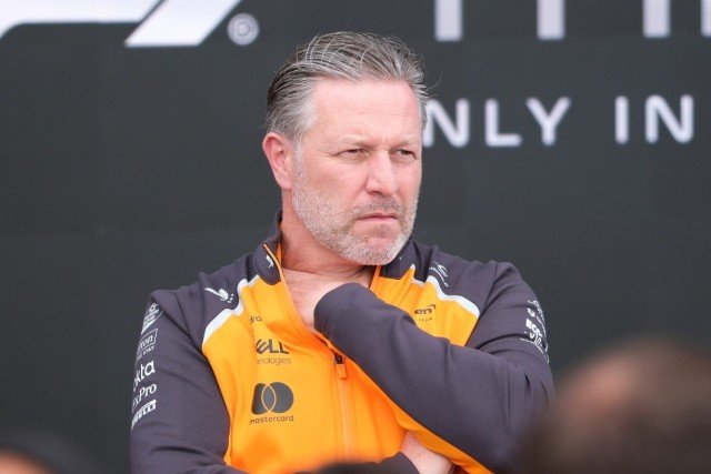  és  - A volt McLaren-pilóta Zak Brownt okolja az elúszott Red Bull-os lehetőség miatt