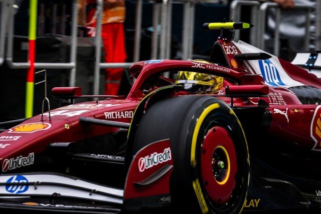  - A Ferrari felfedte, milyen kínos ok vezetett Hamilton szingapúri fékhibájához