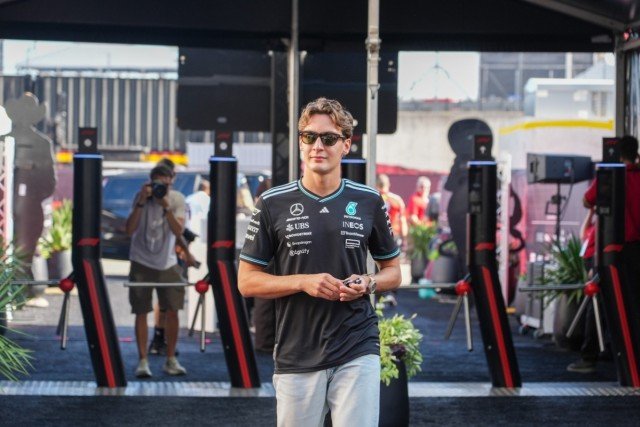  és  - Russell: Nem számítottunk arra, hogy a Sauber előttünk lesz...