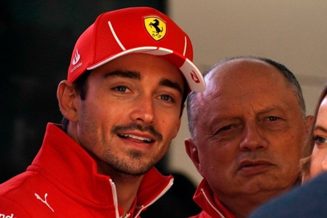  - Vasseur és Leclerc nem ért egyet a Ferrari F1-es autója kapcsán! - olasz sajtó