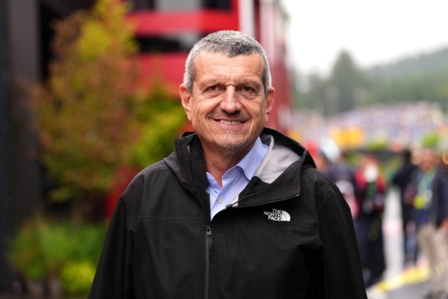  és  - Steiner szerint a McLarennek Piastrit kellene favorizálnia