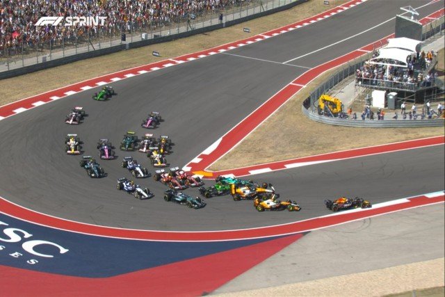  és  - Már az első kanyarban kiesett mindkét McLaren - több kameranézetből az ütközés (videó)