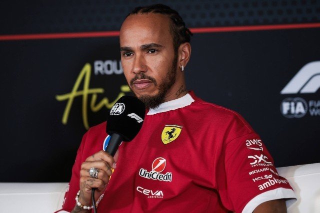  - Hamilton szerint káros pletykák röppentek fel Horner és a Ferrari kapcsolatáról