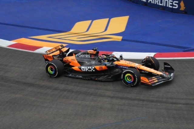  és  - Piastri túltette magát a bakui rémálmon – magabiztosan kezdett Szingapúrban