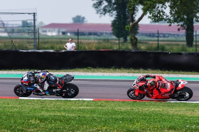 SBK-sztárok a MotoGP-ben: Bulega 8., Razgatlioglu 18. lett a valenciai teszten