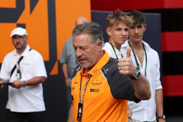  és  - Zak Brown elmondta: ez a McLaren bajnoki fegyvere a hajrában