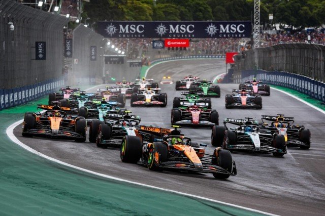 Titkos trükk a padlólemez alatt, az FIA több csapatot is megfoghat!