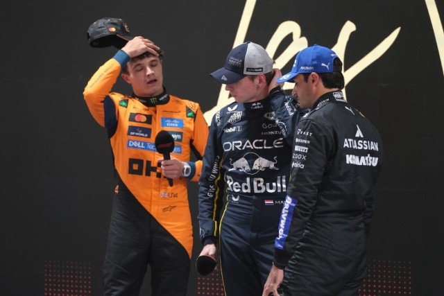 és - Verstappen Norrisról: "Annyira aggódott a tükrök miatt, hogy elfelejtett fékezni"