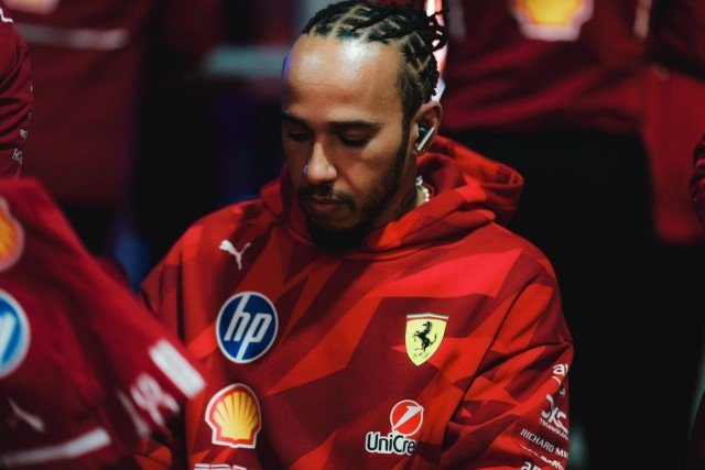  és  - Hamilton szerint véletlen egybeesés volt a posztja, nem üzent vissza a Ferrari elnökének