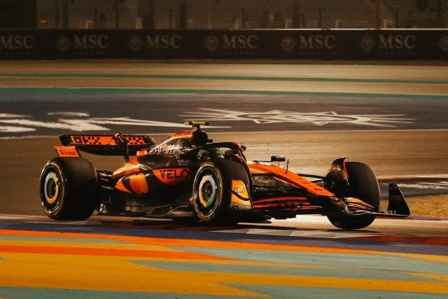 ÉLŐ F1-ES KÖZVETÍTÉS: Katari Nagydíj - Első szabadedzés (LIVE)