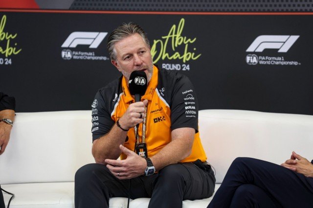 és - Zak Brown visszaszólt az ausztrál politikusnak, aki a Piastrihoz való hozzáállásukat kritizálta