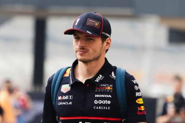  és  - A Racing Bulls jelezte, van elég bajuk, nem segítenek Verstappennek