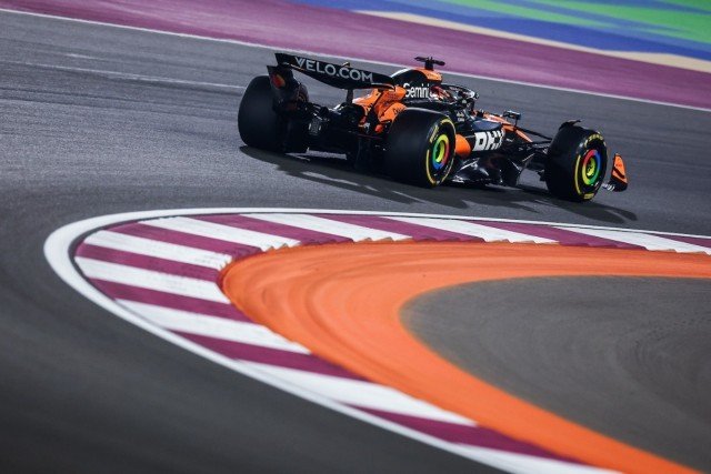  és  - Különleges festéssel indul csatába a McLaren az Abu-dzabi szezonzárón (videó)