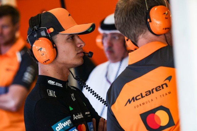  és  - Norris határozott üzenetet küldött az FP1 és az FP2 behúzása után