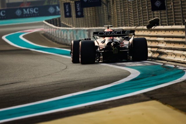  és  - Verstappené az első rajtkocka Abu-Dzabiban, Norris és Piastri megközelíteni sem tudta