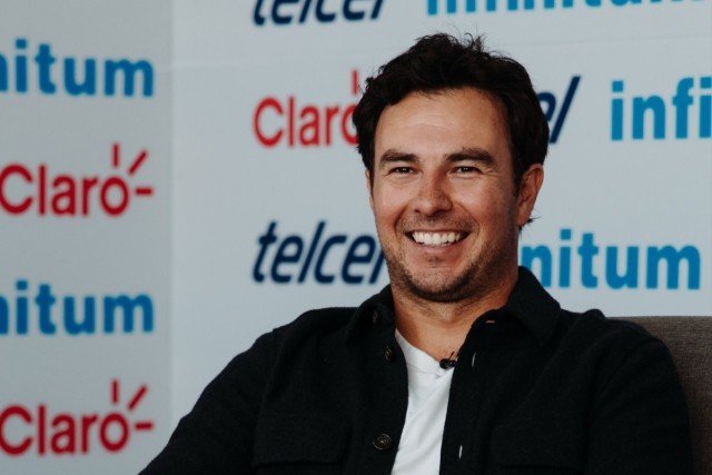 és - Sergio Perez odszúrt a Red Bullnak, és beállt Adam Norris mögé