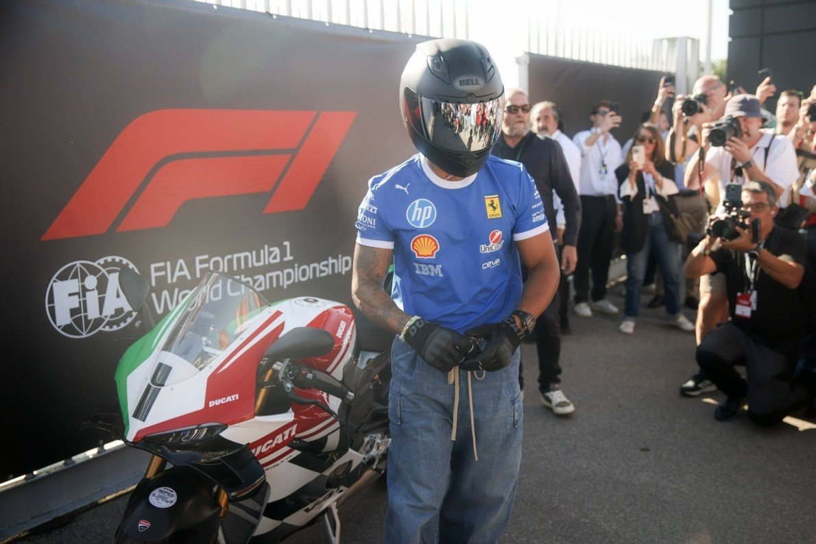  - Hamilton: Ma már jobban érdekel a művészet, mint az autók...