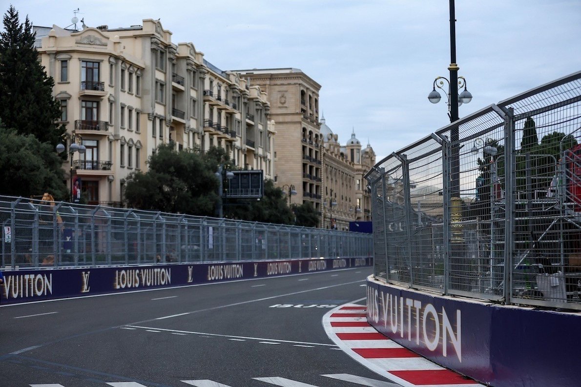  és  - BRÉKING - Szabálytalan hátsó szárny miatt kizárhatnak egy versenyzőt az időmérőről!