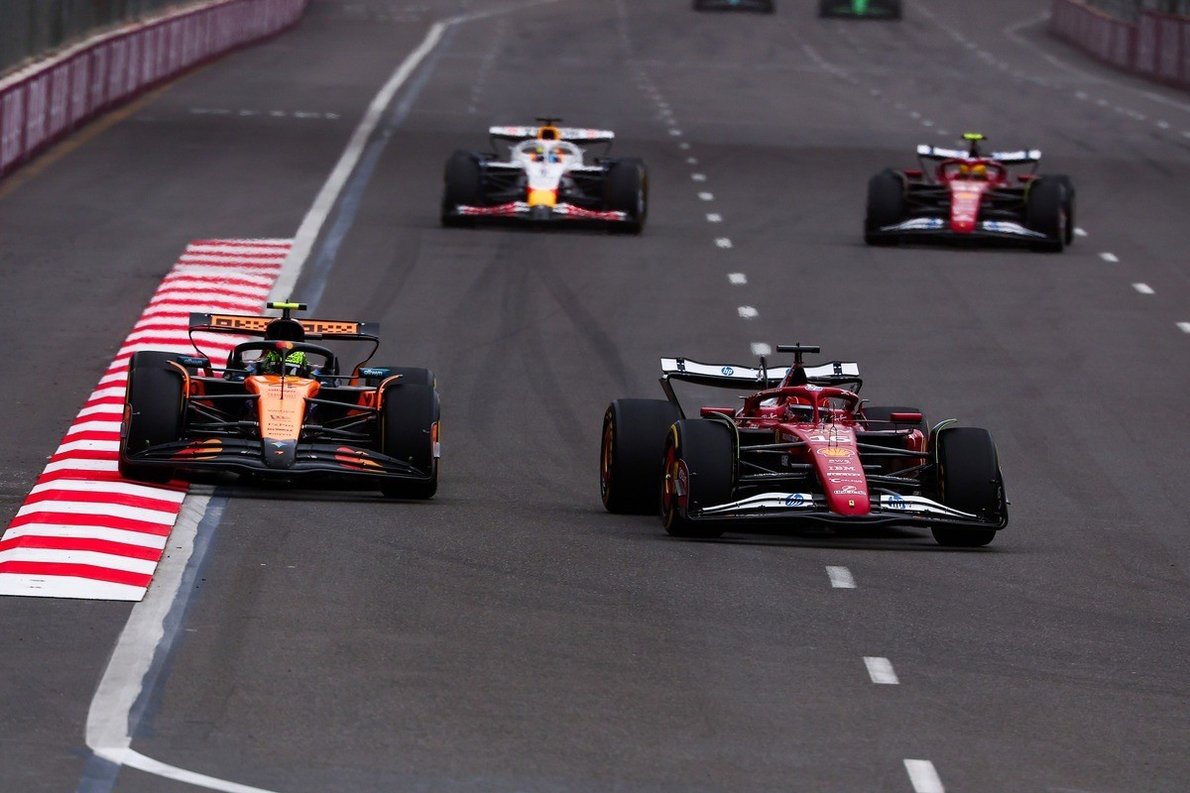  és  - Az olasz sajtó ízekre szedte a Ferrarit és Hamiltont a bakui verseny után