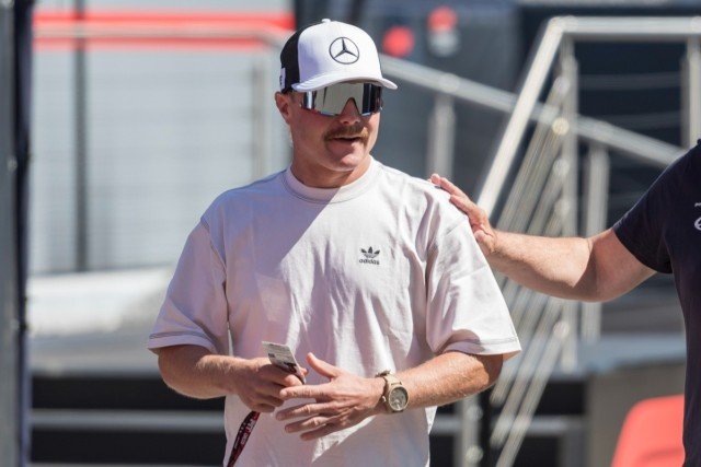  - Bottas történelmi Ferrarival tér vissza az F1-be