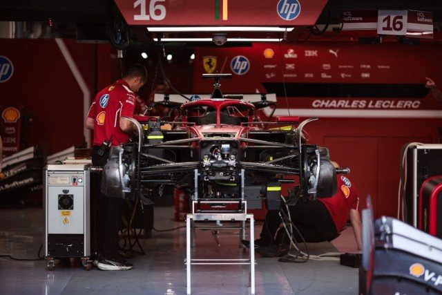  és  - Megalázó szezonnyitó várhat a Ferrarira: a Q3-ba kerülés is veszélyben lehet?