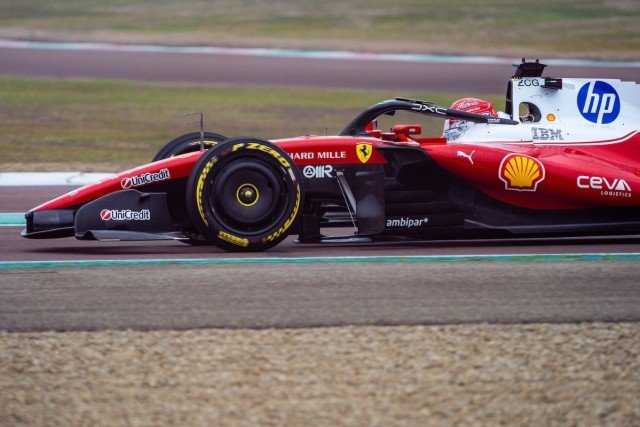 Kiderült, mi az a furcsa nyílás a Ferrari SF-26 tetején