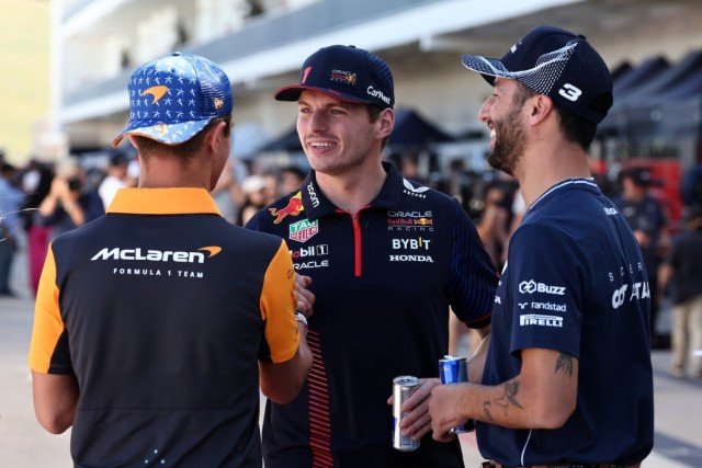  és  - Verstappen elárulta, mivel vette rá Ricciardót a 3-as rajtszám átadására