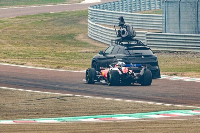 és - Ted Kravitz szerint valami azonnal szemet szúrt a Ferrarin, és ennek a rajongók is örülni fognak