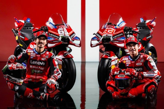  és  - Hivatalos: bemutatkozott Marquez és Bagnaia retró stílusú 2026-os Ducatija