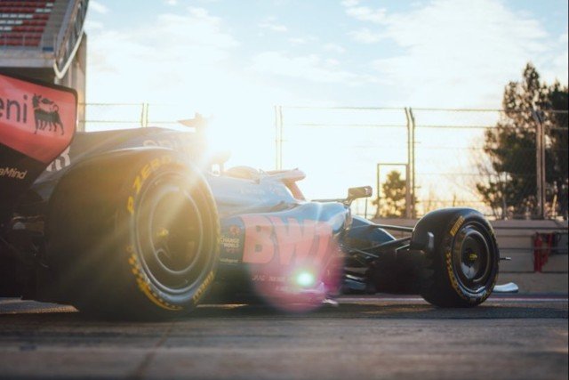 és - Sikeresnek minősítette az Alpine a barcelonai teszt első napját