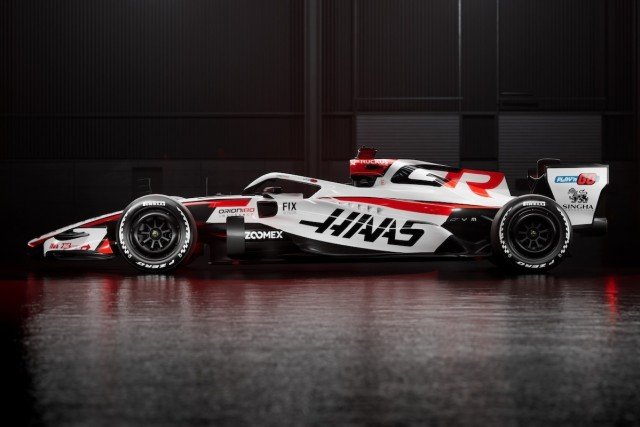  és  - Bemutatkozott a Haas VF-26: új design, Toyota-színek és ismert pilótapáros