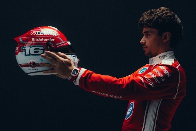  - Szívszorító részlet Leclerc új sisakján - nem felejti a múltat (fotók)