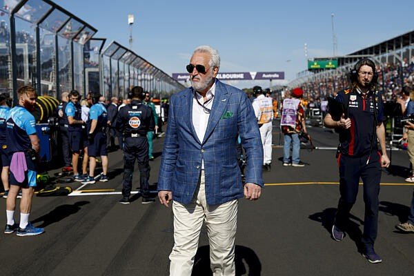 Stroll már kezd türelmetlen lenni, és csak egy kérdése van a csapat felé…