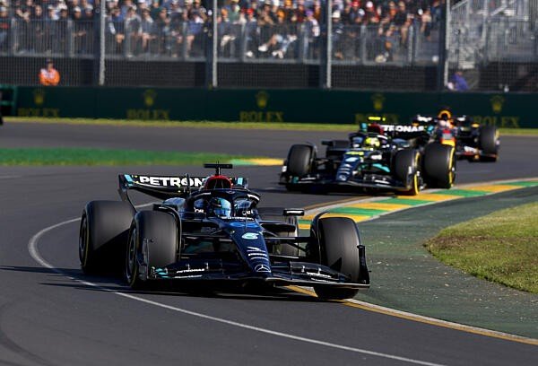  - Russell szerint a Red Bull szándékosan visszafogja magát