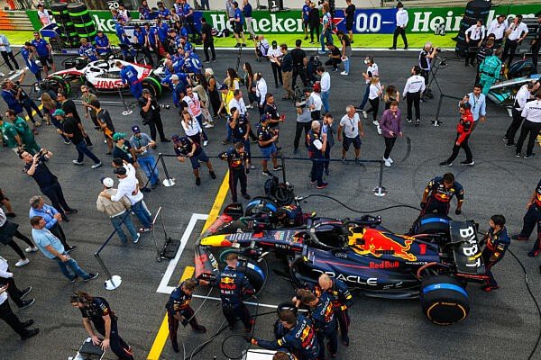 A Red Bull a büntetésükről: „Úgy is nehéz 10 ember ellen játszani, ha nálad van Messi...”