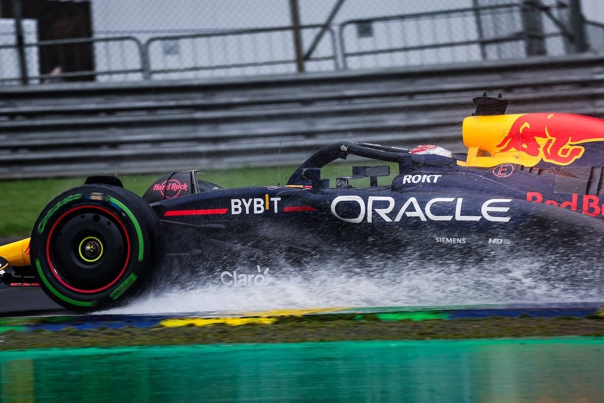 Kettős teher nyomasztja a Red Bullt