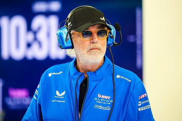 Briatore alig várja, hogy kivágják az autóból a Renault motorját