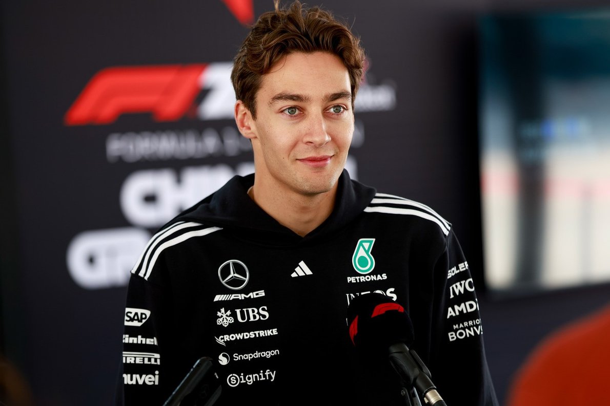  és  - Itt akarja folytatni George Russell 2026-tól! - sajtóhír