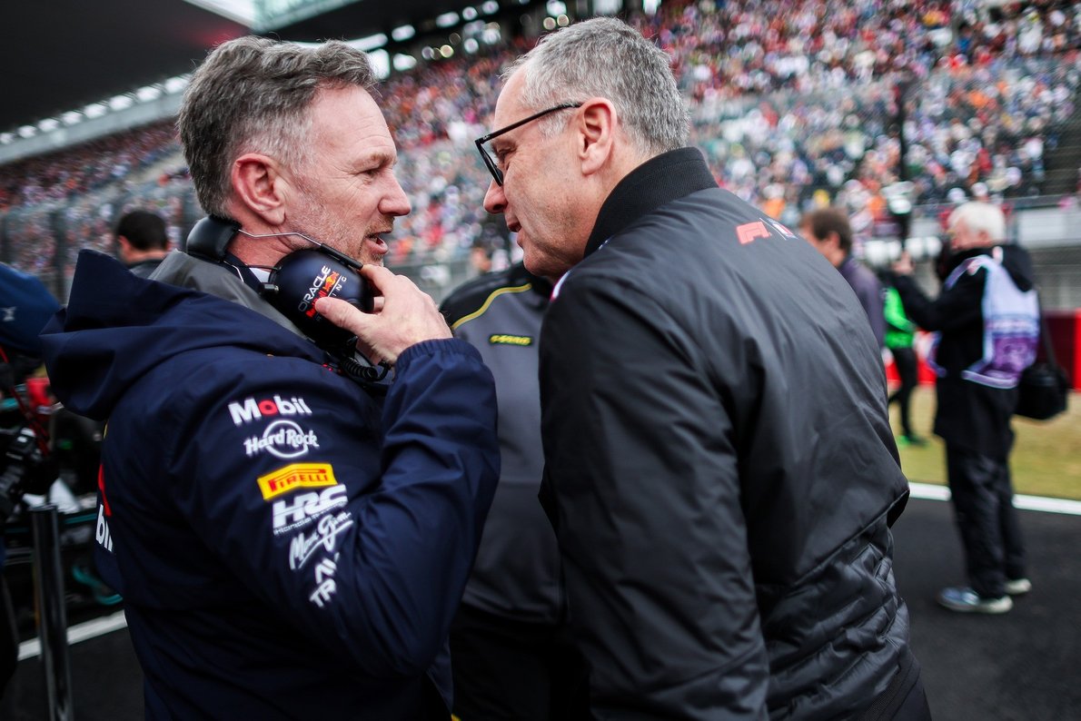  és  - Christian Horner megmagyarázta a Red Bull bokszutcai hibáját