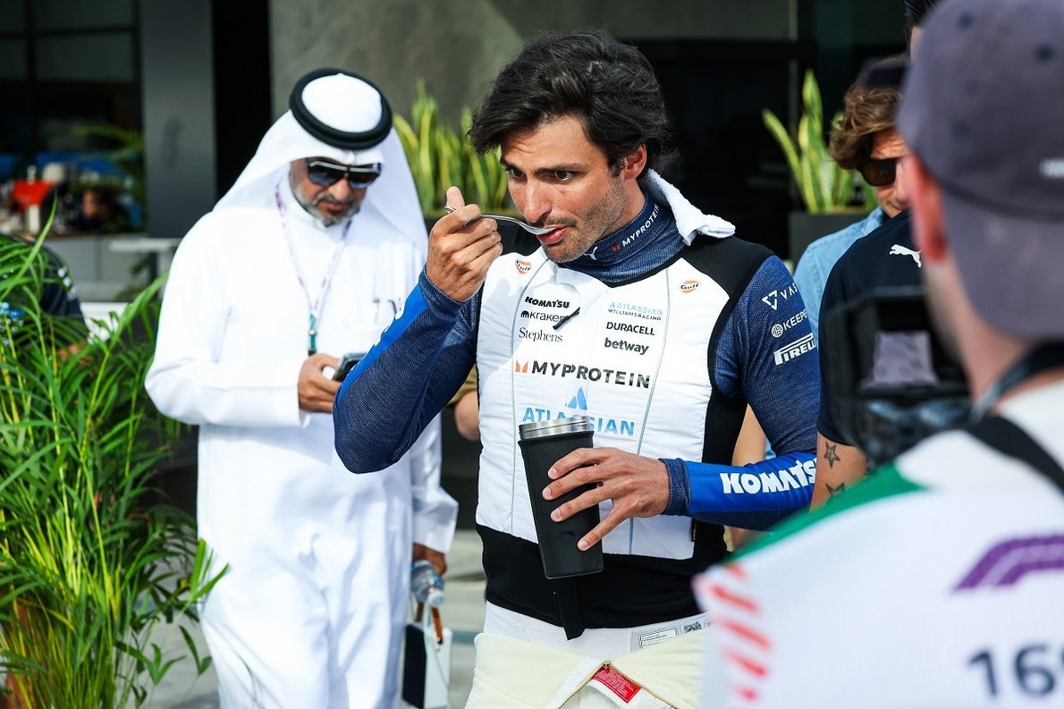  - Nem várt helyről érkezett segítség a Szaúd-Arábiában bajba került Sainznak