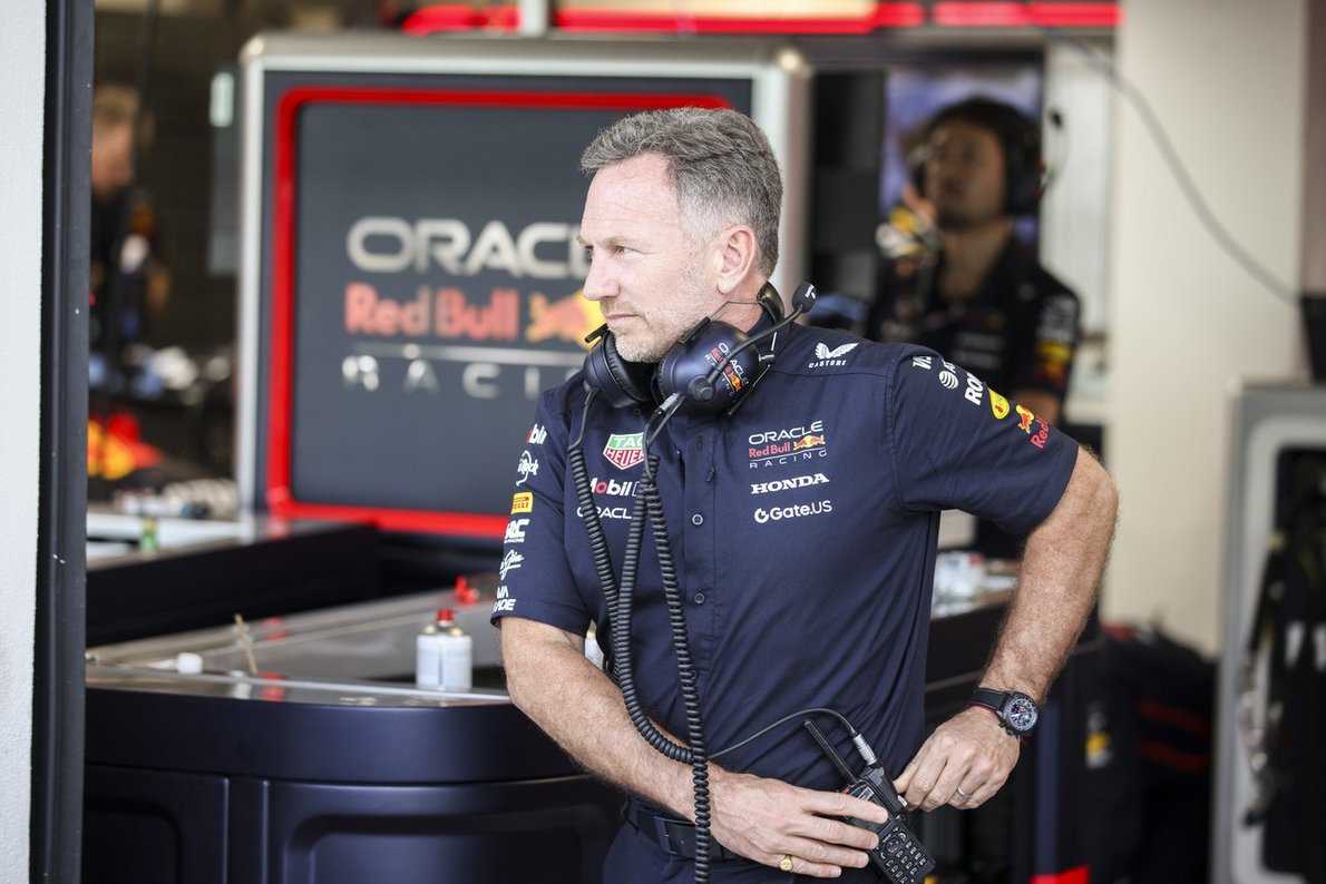 A Red Bullhoz tarthat a távozó F1-es csapatfőnök – olasz sajtó