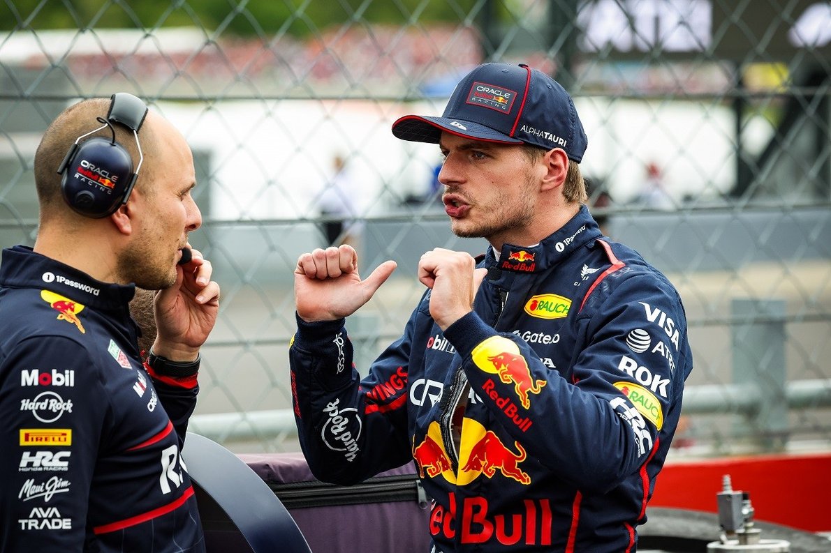 Egyik legközelebbi kollégája árulta el, meddig fog tartani Verstappen hűsége a Red Bullnál