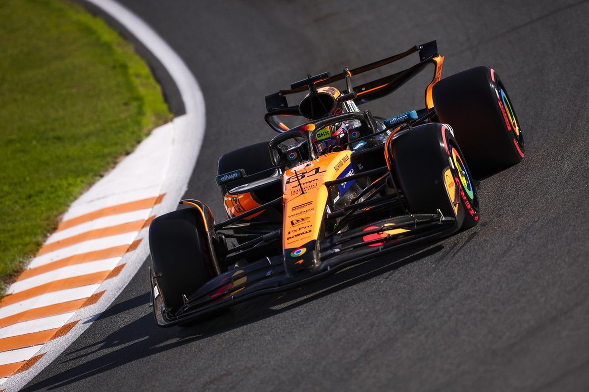  és  - 12 ezred döntött a két McLaren között, Piastri elcsente a pole-t Norris elől, Hadjar negyedik