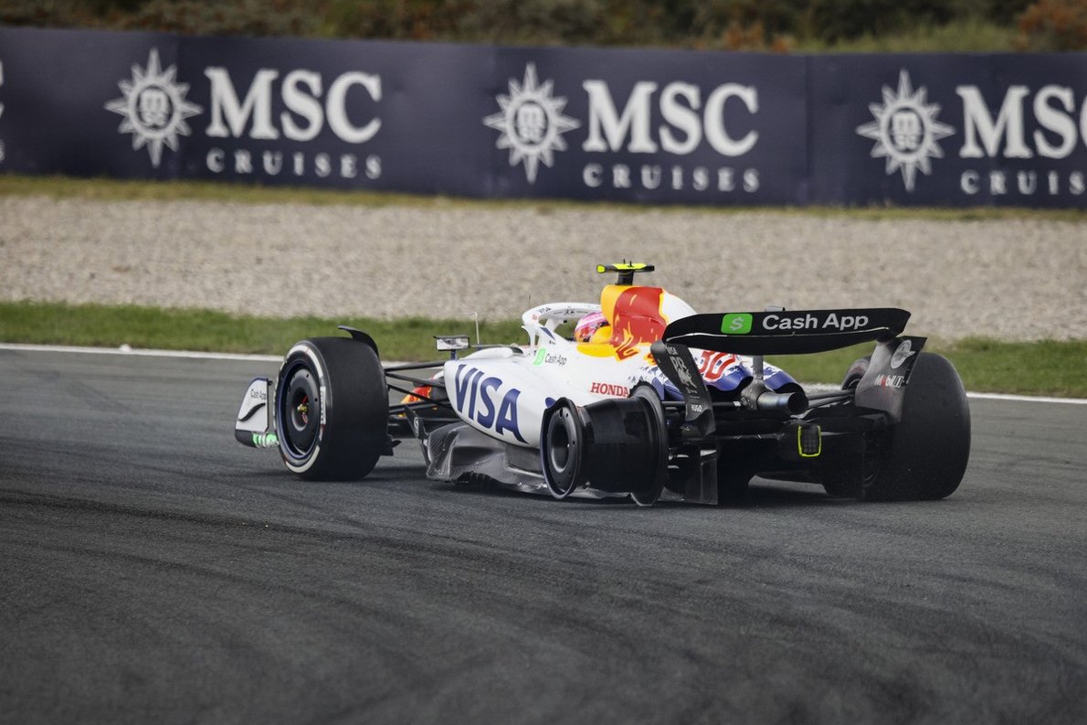  és  - A Racing Bulls is pipa Sainzra: szerintük egy ötödik helyet vett el Lawsontól