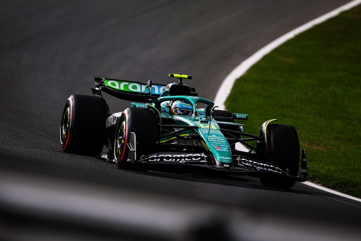  és  - Alonso optimista a pénteki nap után, de a McLaren „elérhetetlen” számukra