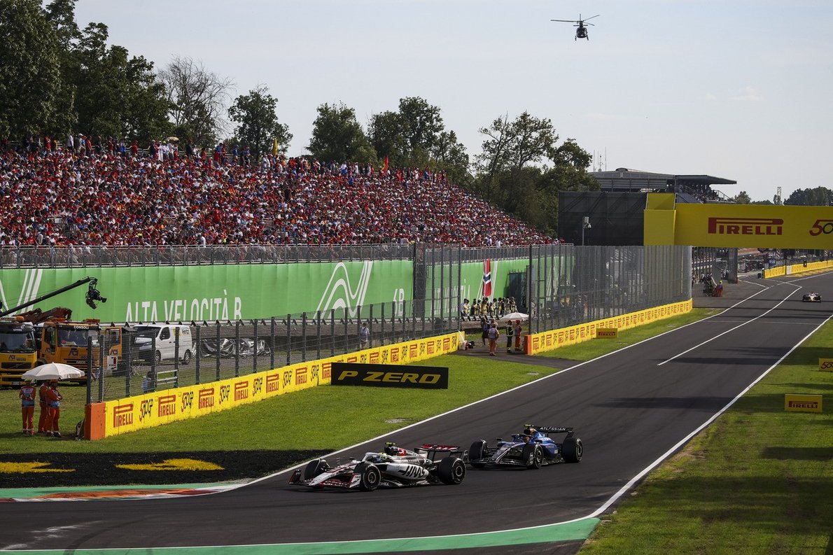  és  - Rosberg védelmébe vette az eltiltás szélén táncoló F1-es pilótát