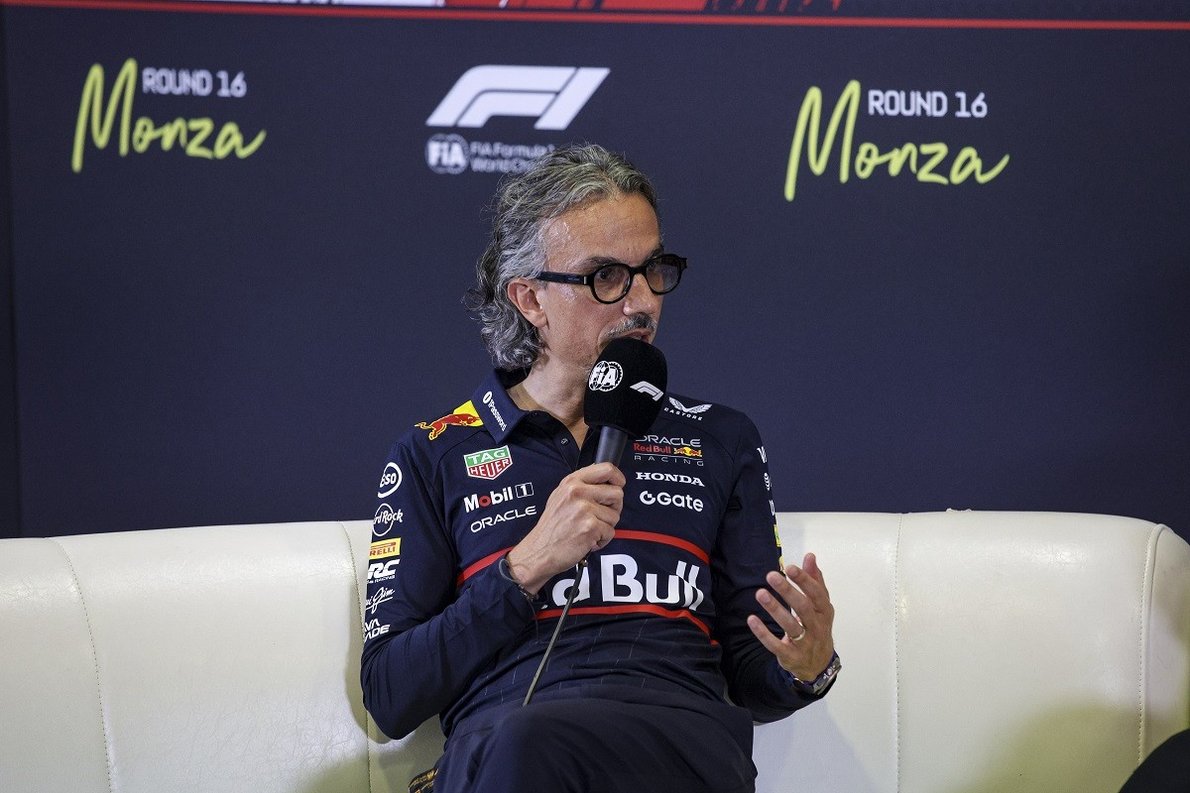 Mekies "őrült ötletnek" titulálta, hogy a Red Bull saját motort fejleszt