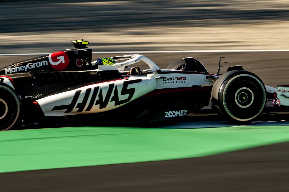  - Bearman eleinte Sainzot hibáztatta, és szomorú, hogy lemaradt a pontszerzésről